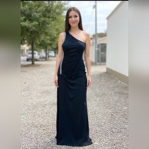 Laundry By Shelli Segal Black One-Shoulder Dress with Silver Accents